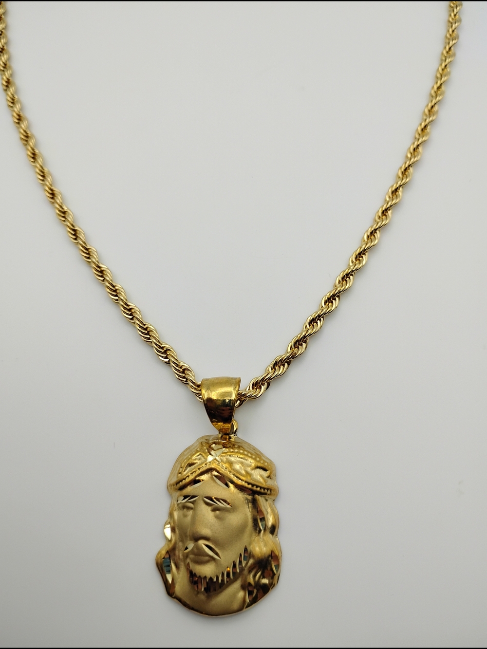 Gold Tone Jesus Head Pendant Necklace - Picture 5 of 15